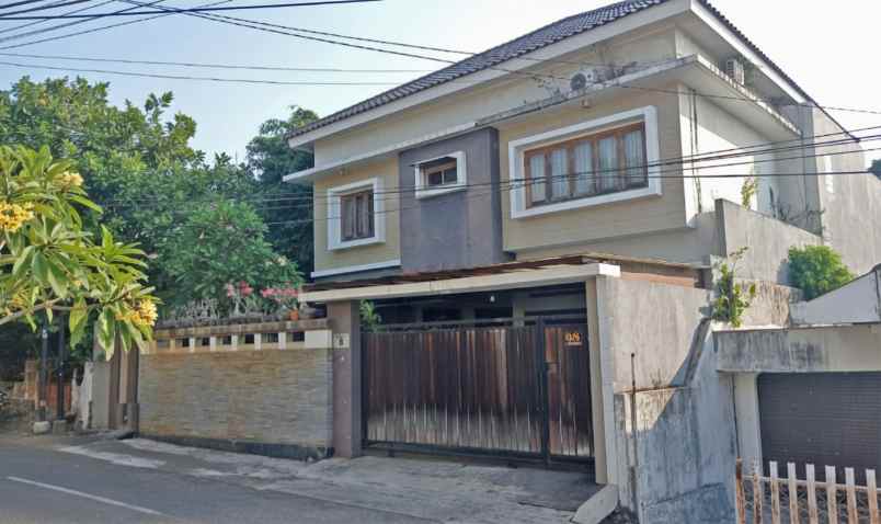 dijual rumah ngesrep