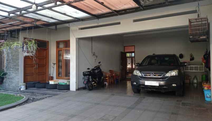 dijual rumah ngesrep