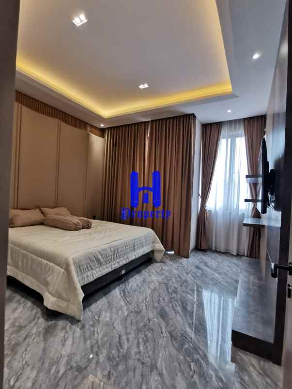 dijual rumah pacific palace jalan besar