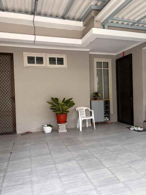 dijual rumah pakuwon city