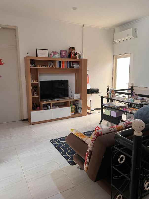 dijual rumah pakuwon city