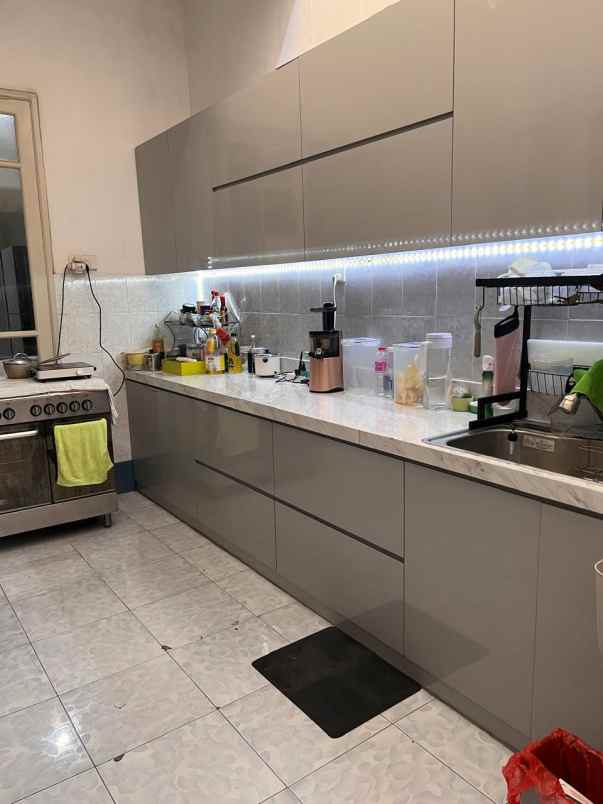 dijual rumah pakuwon city