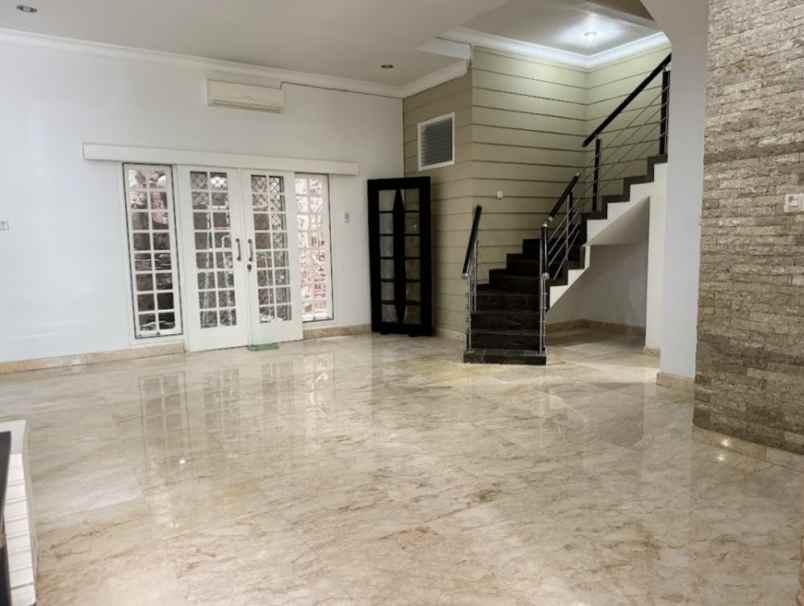 dijual rumah pakuwon city