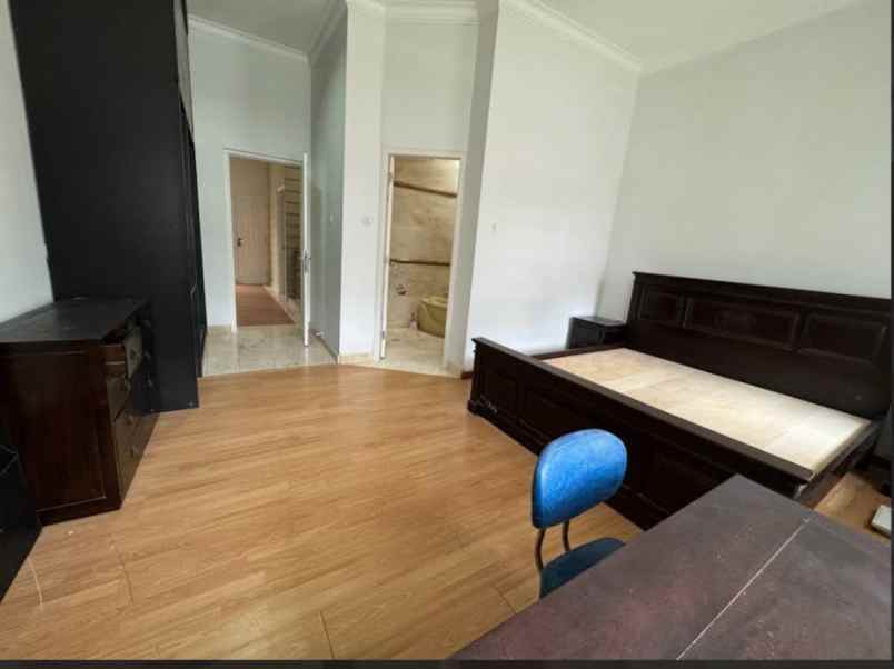 dijual rumah pakuwon city