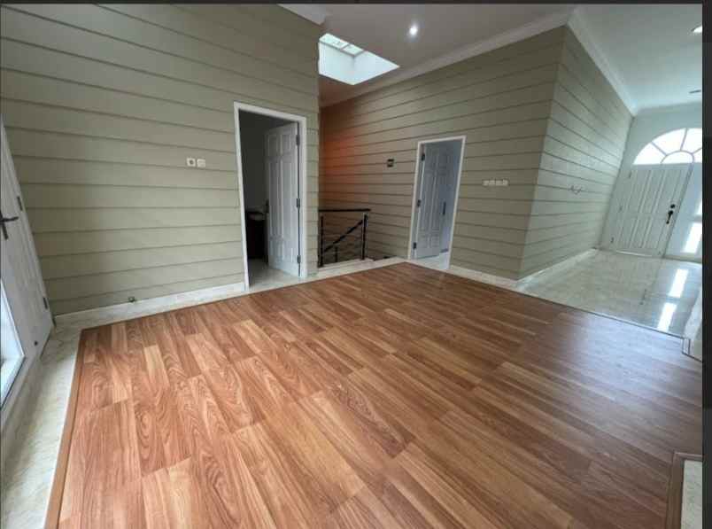 dijual rumah pakuwon city