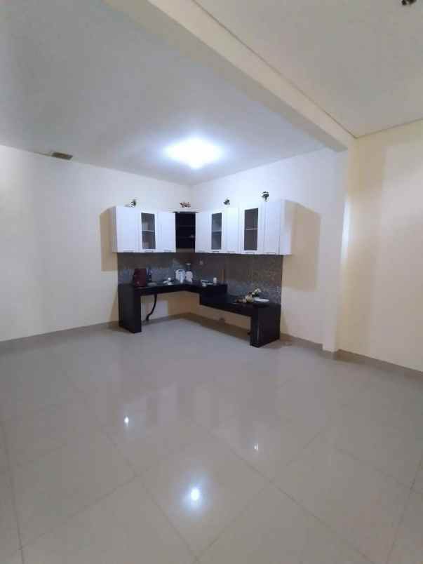 dijual rumah pakuwon city