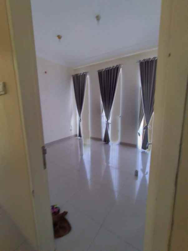 dijual rumah pakuwon city