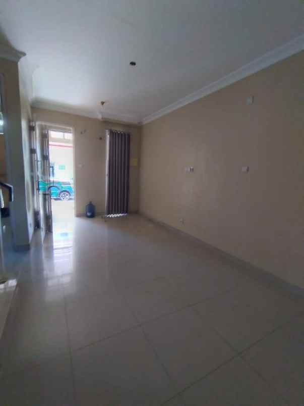 dijual rumah pakuwon city