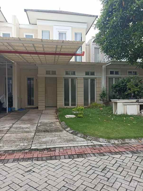 dijual rumah pakuwon city