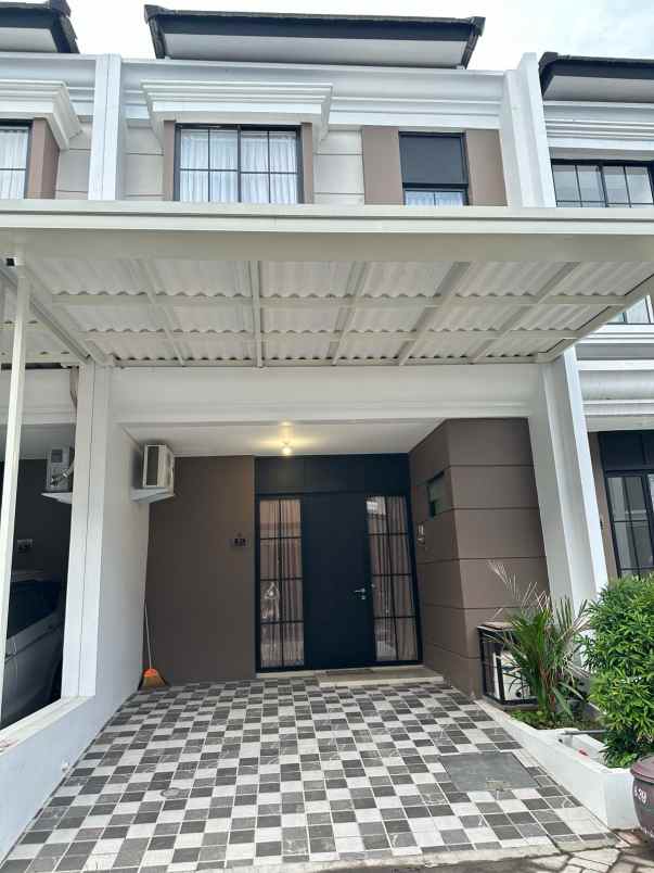 dijual rumah pakuwon city