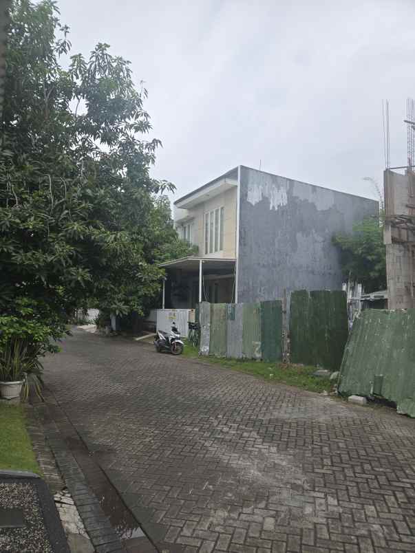 dijual rumah pakuwon city mulyorejo