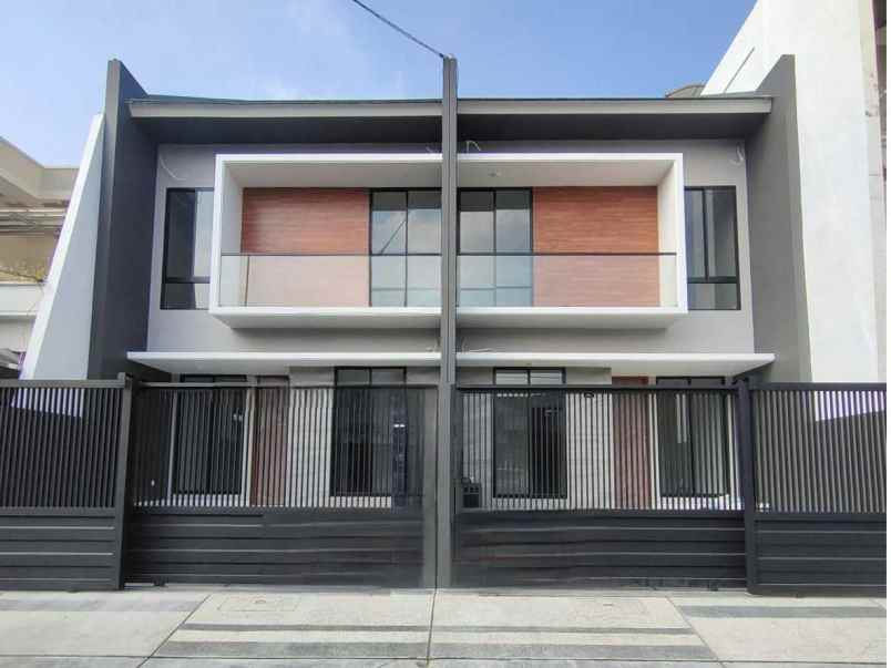 dijual rumah pakuwon city mulyorejo