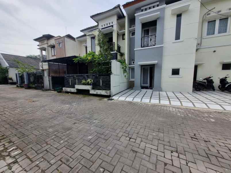 dijual rumah palagan km 8
