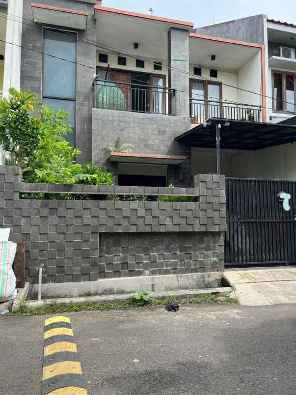 Rumah Furnished Dalam Komplek Pejaten Dekat Stasiun Pasar Minggu