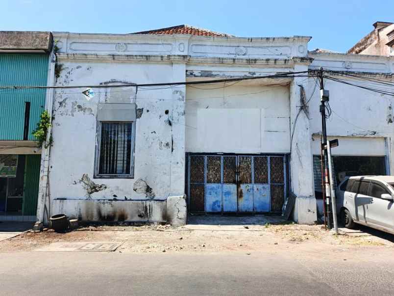 dijual rumah peneleh