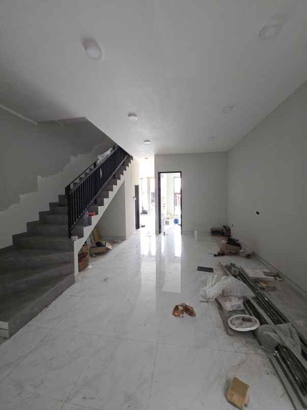 dijual rumah penjaringan sari