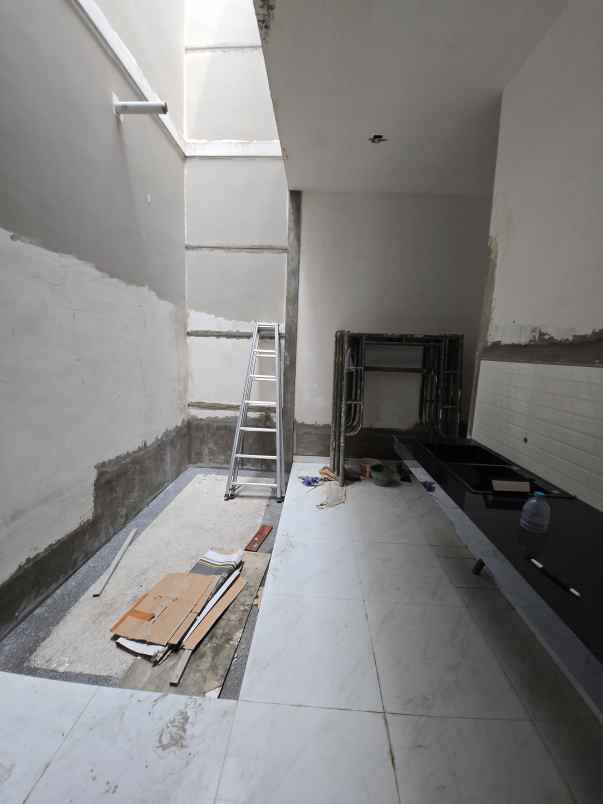 dijual rumah penjaringan sari