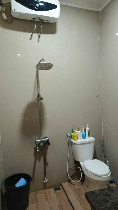 dijual rumah perum gerbera indah