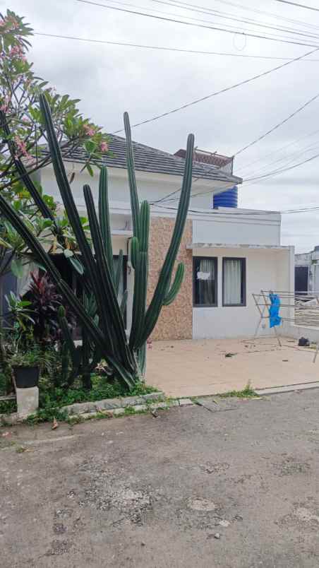 dijual rumah perum gerbera indah