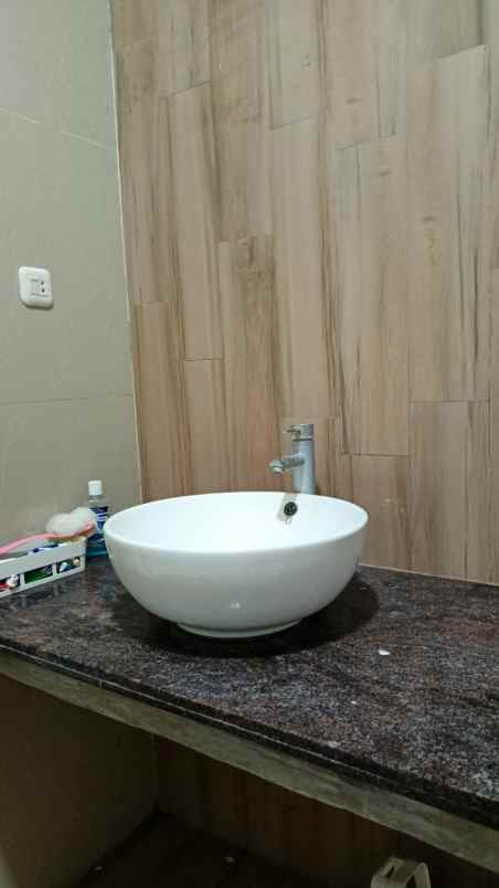 dijual rumah perum gerbera indah