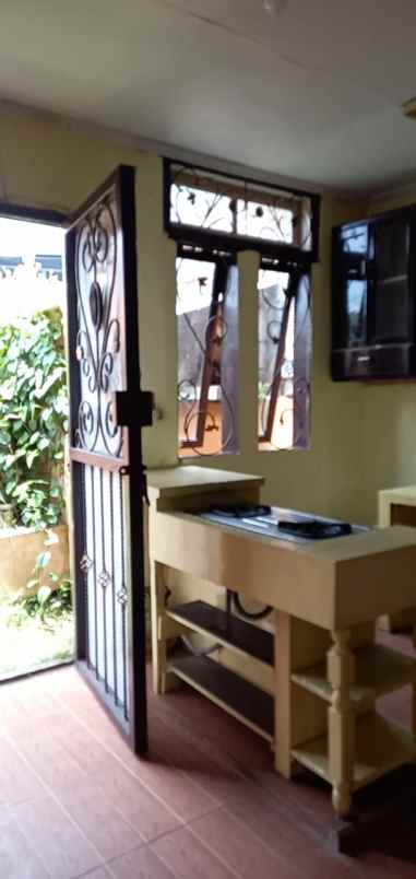 dijual rumah perum oma view