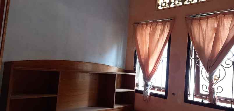 dijual rumah perum oma view