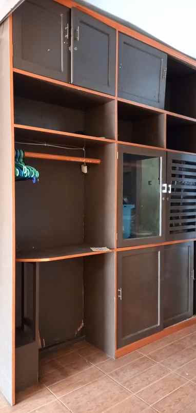 dijual rumah perum oma view