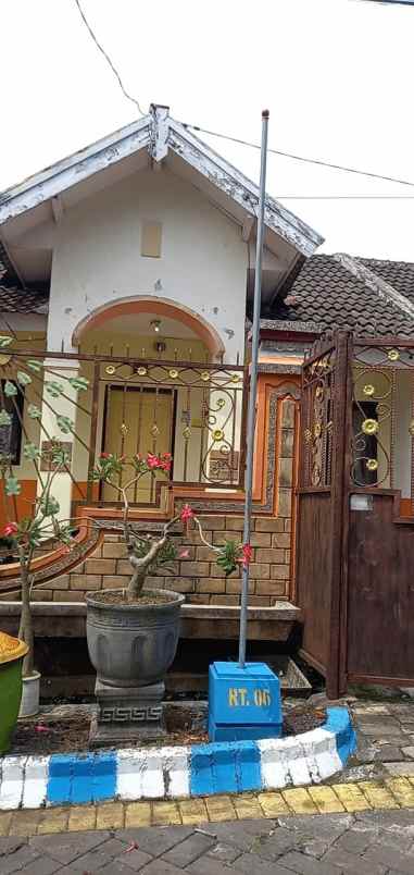 dijual rumah perum oma view