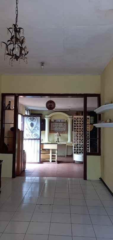 dijual rumah perum oma view
