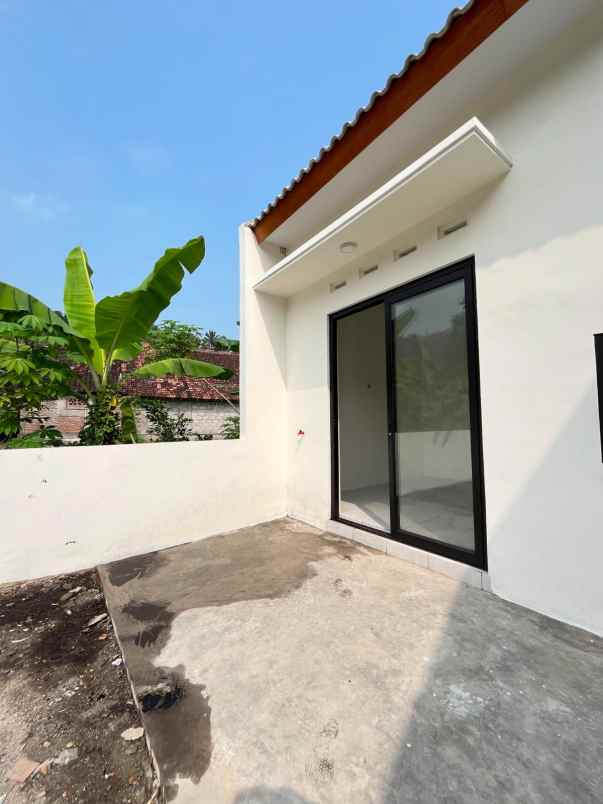 dijual rumah perumahan graha candi