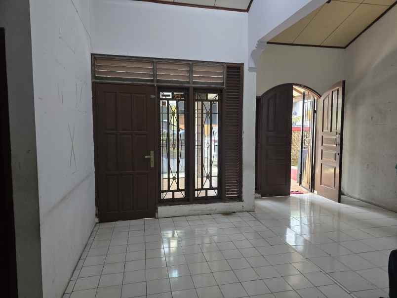 dijual rumah perumahan jatinegara indah