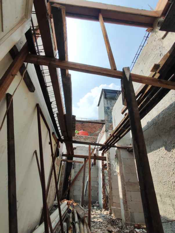 dijual rumah perumahan medang lestari