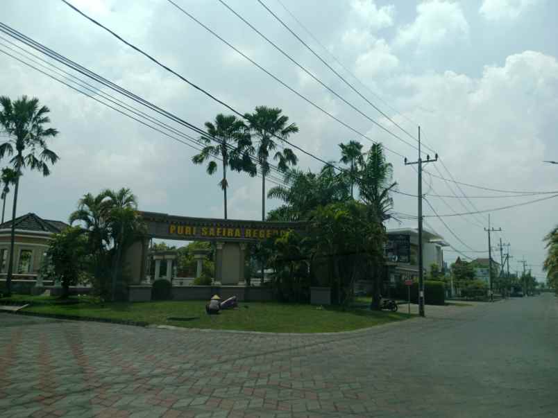 dijual rumah perumahan puri safira menganti gresik