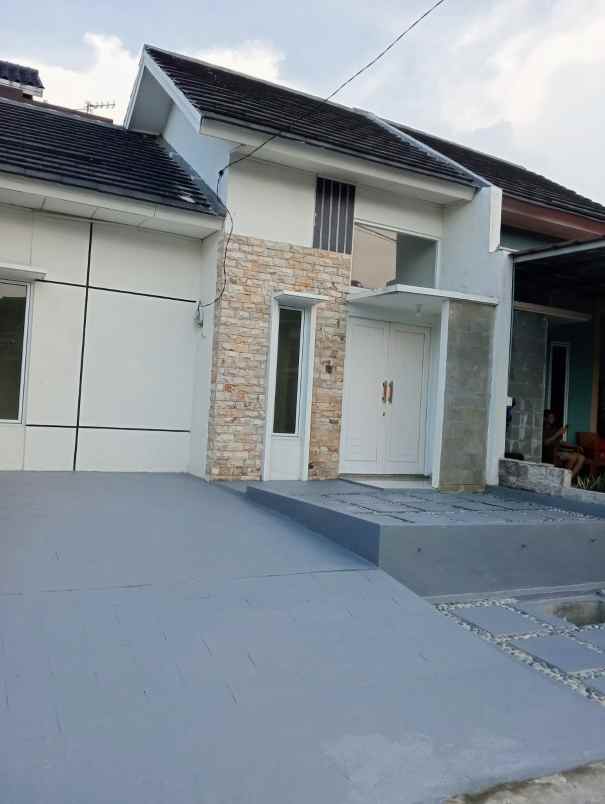 dijual rumah perumahan residence 27