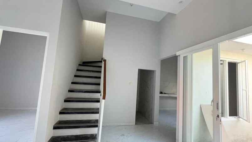 dijual rumah perumahan rungkut