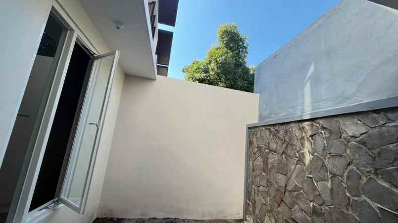 dijual rumah perumahan rungkut