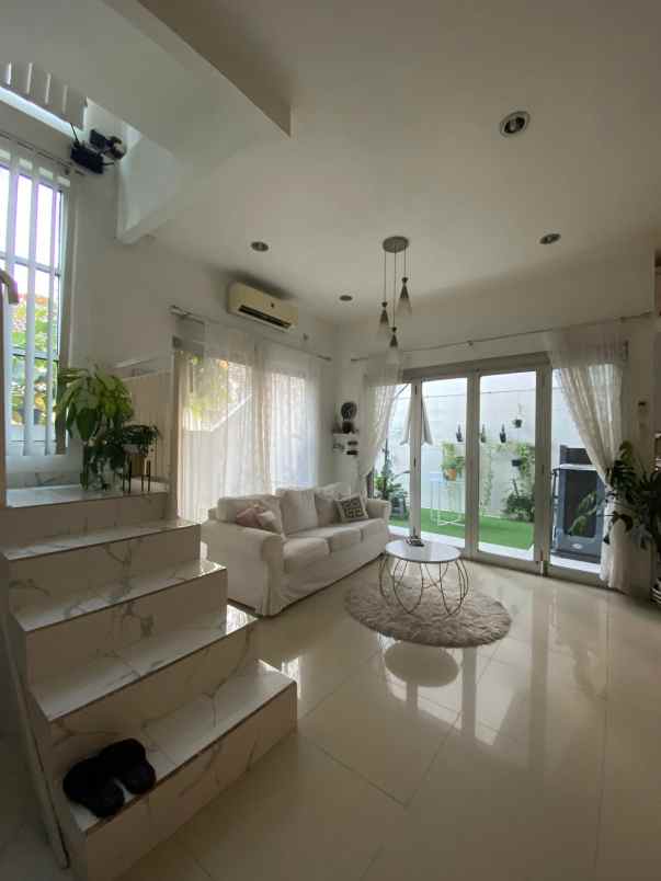 dijual rumah perumahan sakura regency