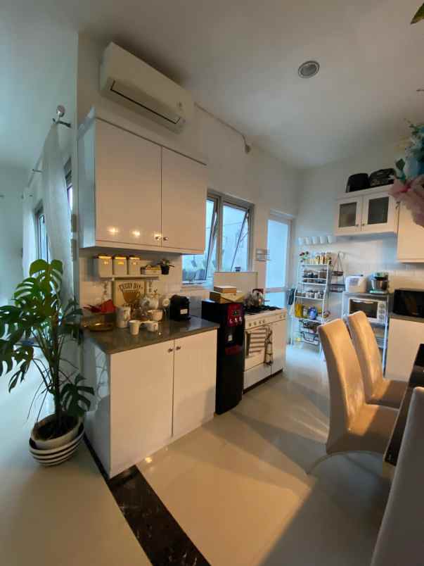 dijual rumah perumahan sakura regency