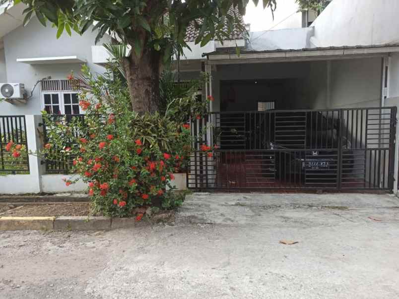 dijual rumah perumahan taman peninsula
