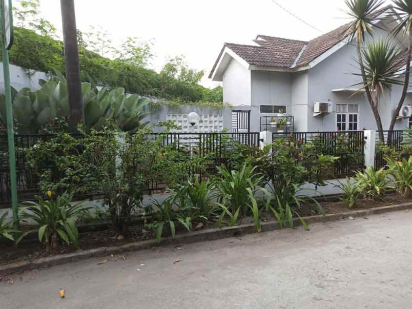 dijual rumah perumahan taman peninsula