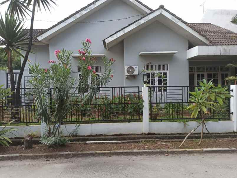 dijual rumah perumahan taman peninsula