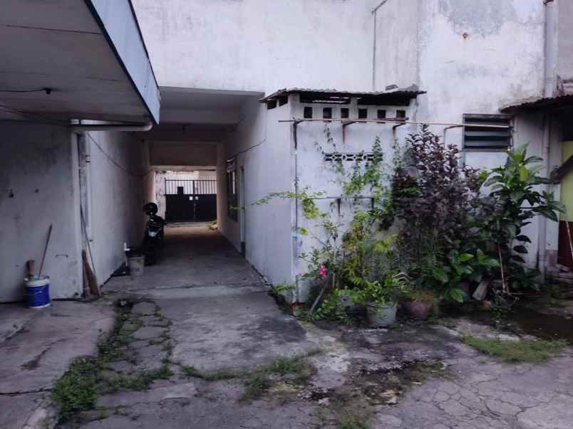 dijual rumah petemon
