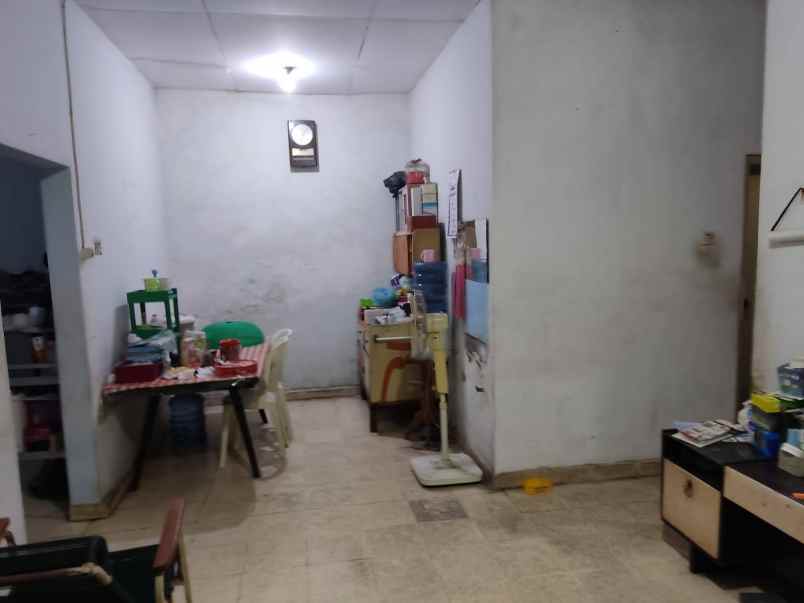 dijual rumah petemon