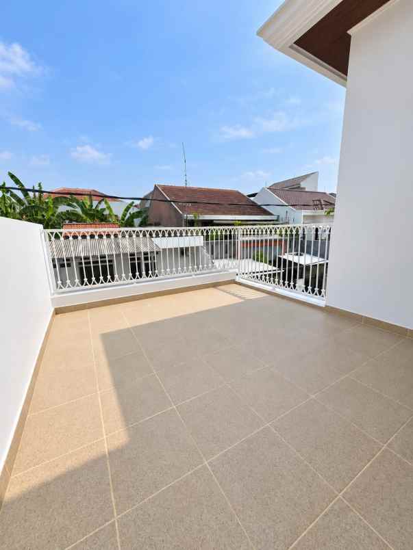 dijual rumah pondok bambu