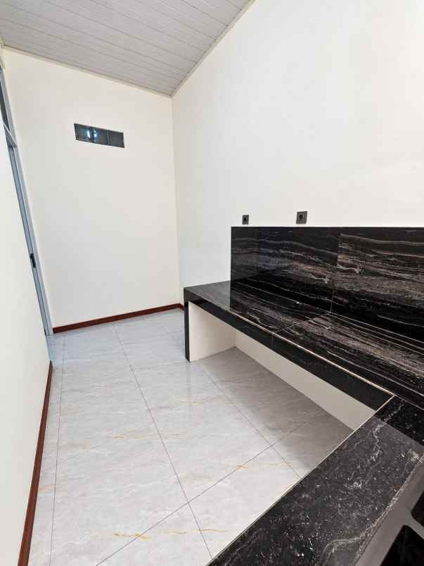dijual rumah pondok bambu