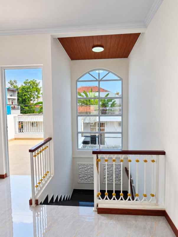 dijual rumah pondok bambu