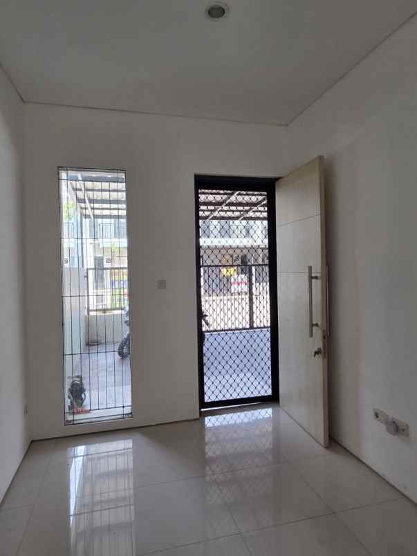 dijual rumah pondok candra