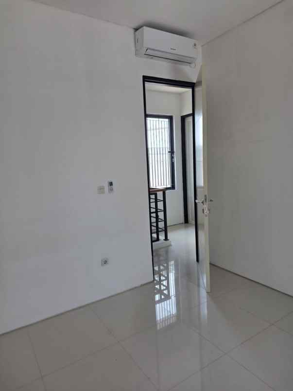 dijual rumah pondok candra