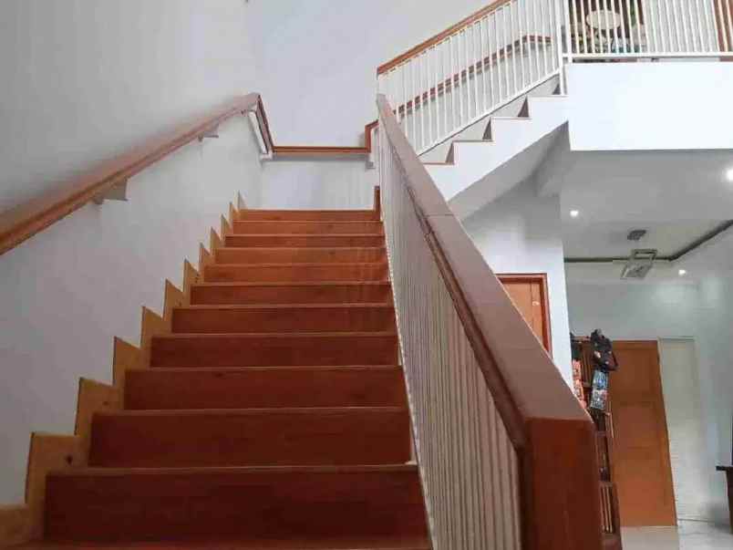 dijual rumah pondok cikunir indah