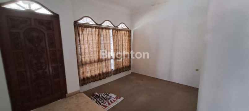 dijual rumah pucang adi